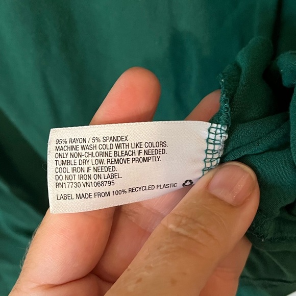 Merona Women's Green V-Neck Top - Picture 3 of 5